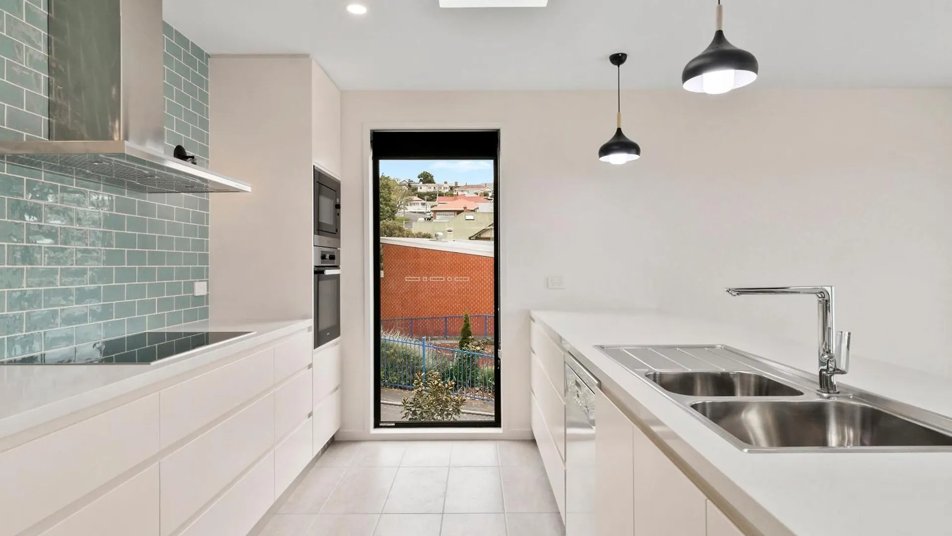 Lord Street Villa - Spacious Comfort & River Views 호바트