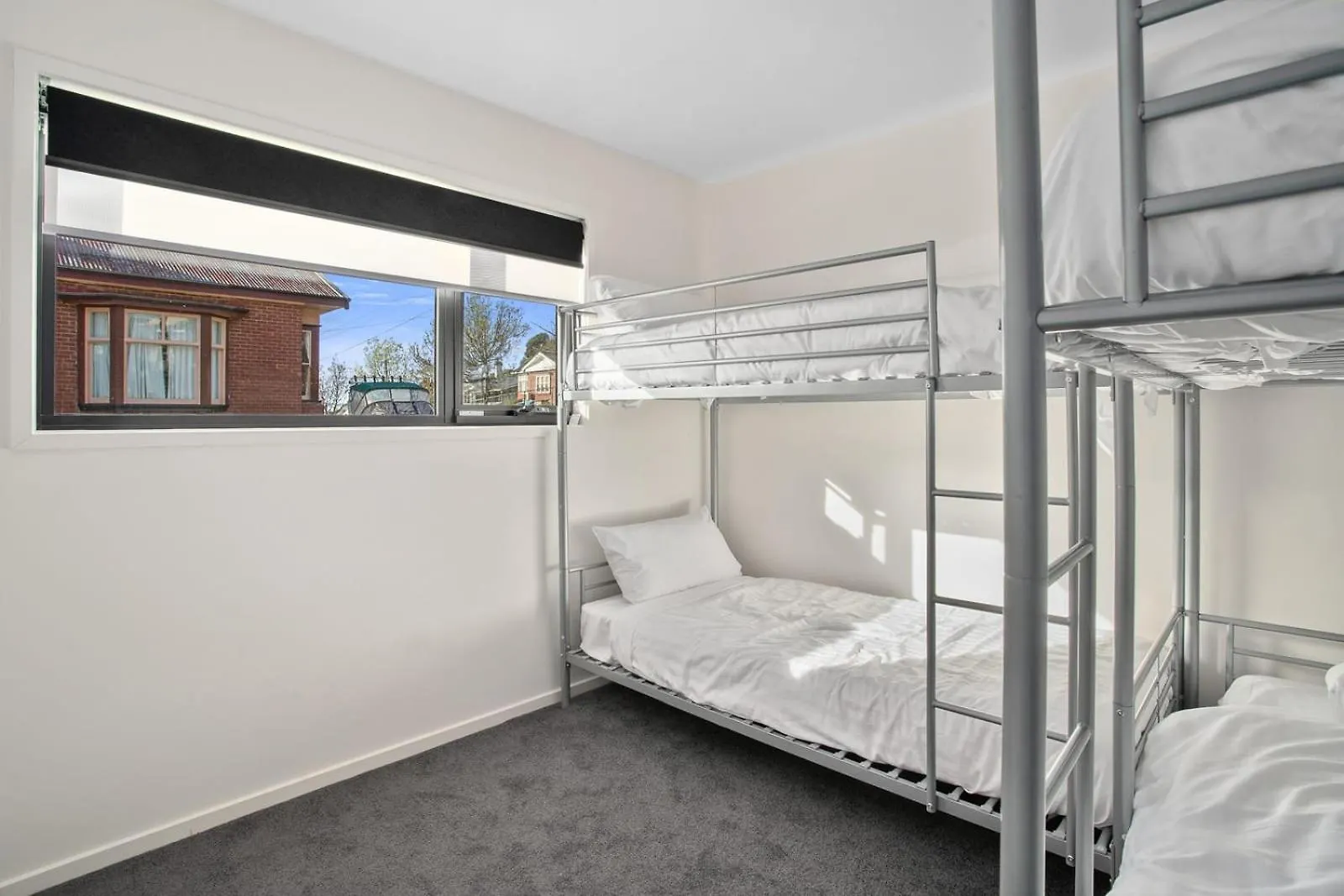Lord Street Villa - Spacious Comfort & River Views Hobart
